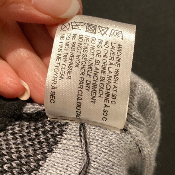 HARRICANA SNOW BEANIE WITH UPCYCLED SILVER FOX FUR POM RARE Grey/Black MIX - Picture 9 of 15